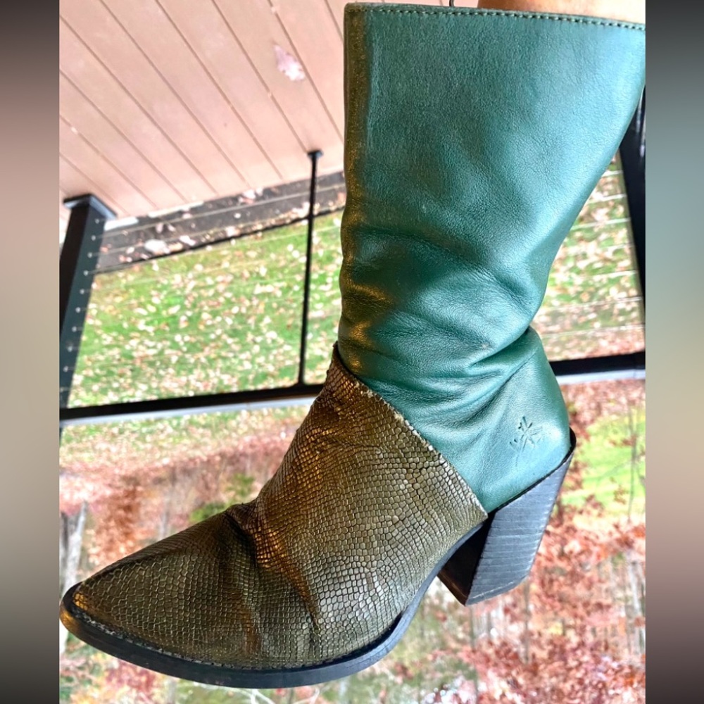 ⭐️ John Fluevog, Size 6 1/2 “Room 203” Green Women's Cowboy Style Boots. RARE ! - Picture 16 of 16